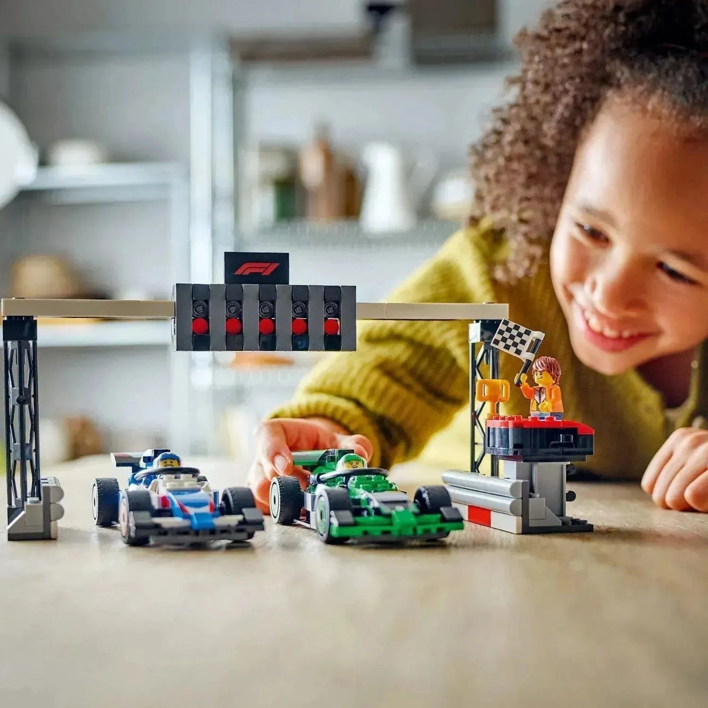 LEGO F1 Startlinie mit VCARB- und Sauber-Formel-1-Autos 60474 City